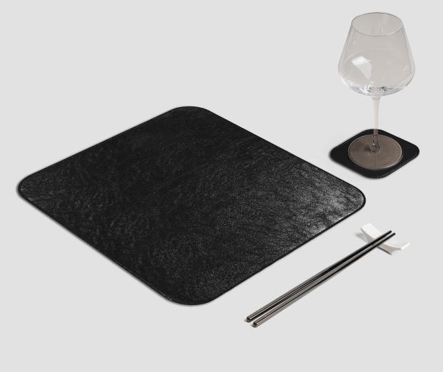 Mantel individual cuadrado de metal negro