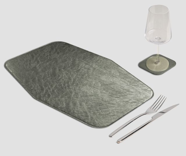 Mantel individual de metal de peltre con forma de libro