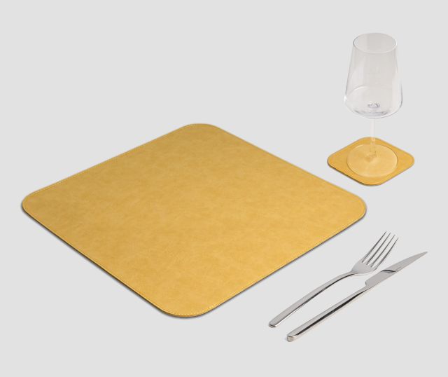Mantel individual cuadrado amarillo vintage