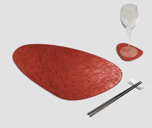 Mantel individual de metal rojo