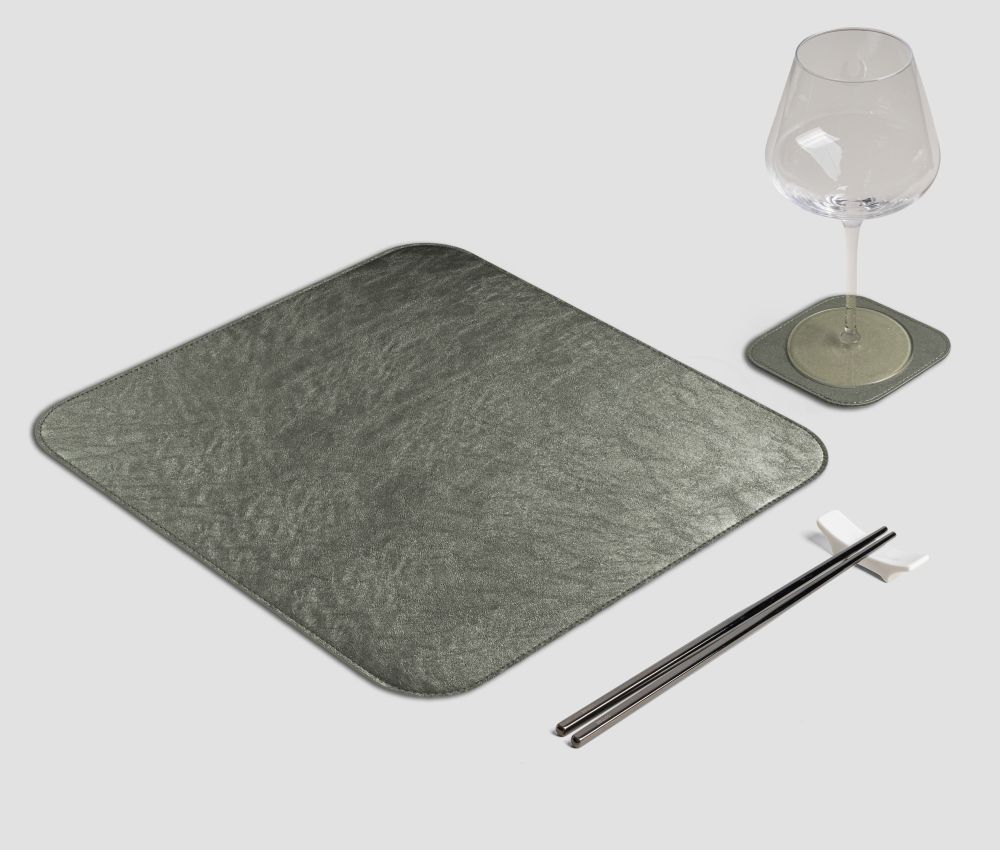 Mantel individual cuadrado de metal peltre