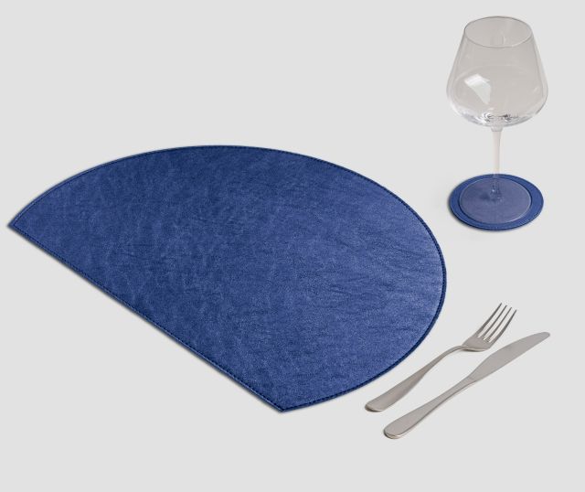 Mantel individual de metal azul semicircular