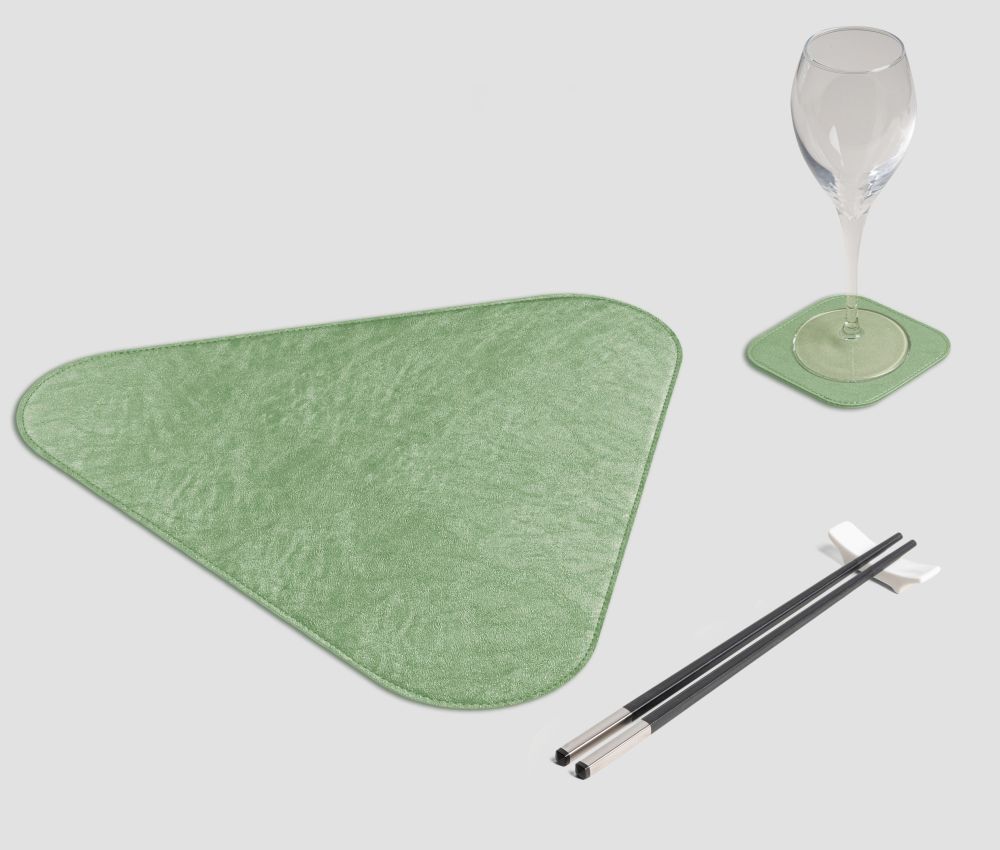 Mantel individual triangular de metal verde claro