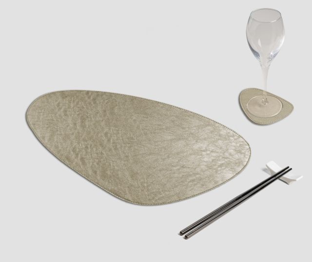 Mantel individual de metal con forma de gota
