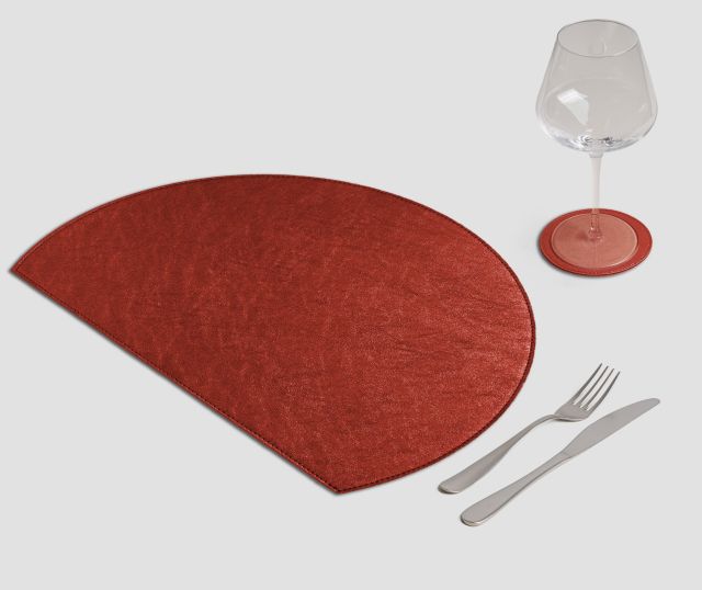Mantel individual de metal semicircular rojo