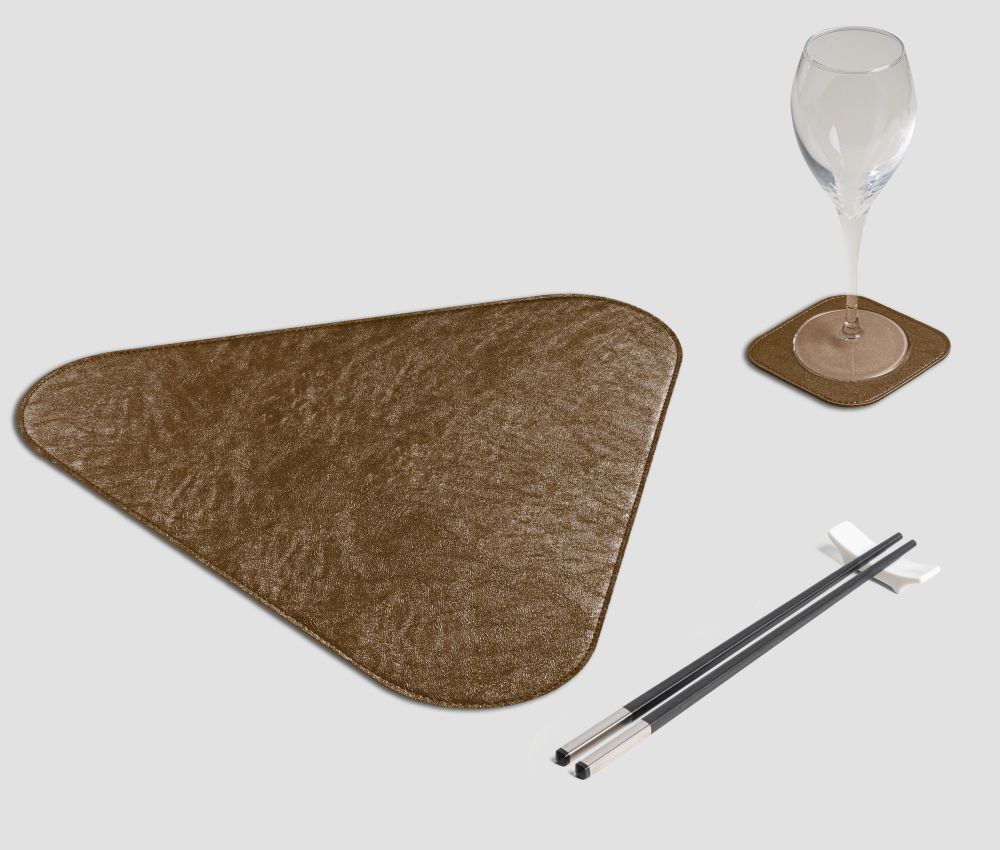 Mantel individual triangular de óxido de metal