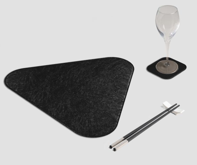 Black Metal Triangle Placemat