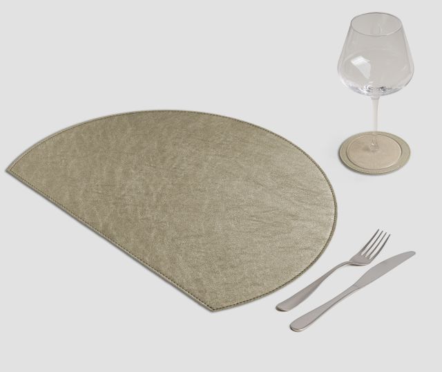 Mantel individual semicircular de metal platino